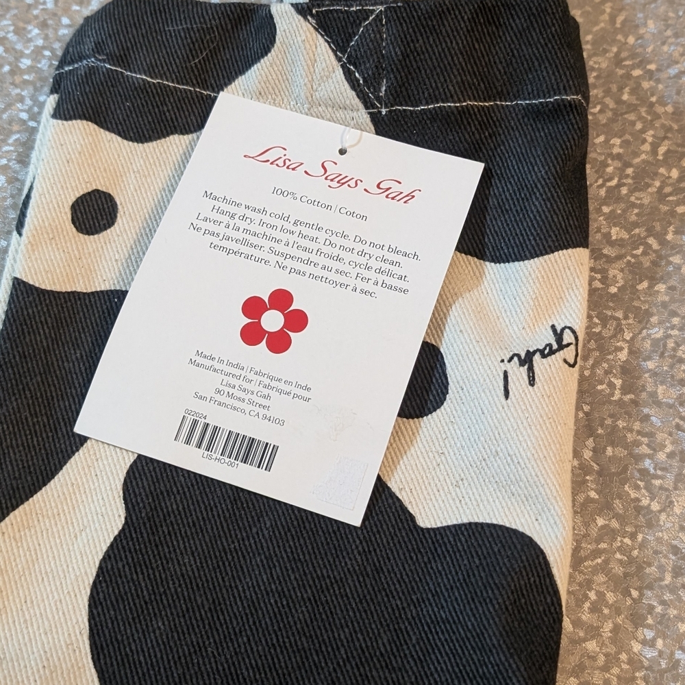 Lisa Says Gah NWT WINE TOTE Black and Cream